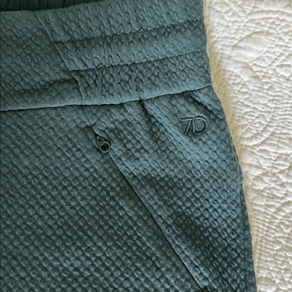 7 Diamonds Textured Joggers BNWOT